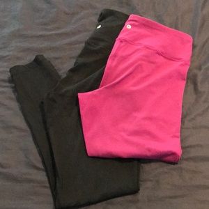 Set of 90 Degree by Reflex compression leggings